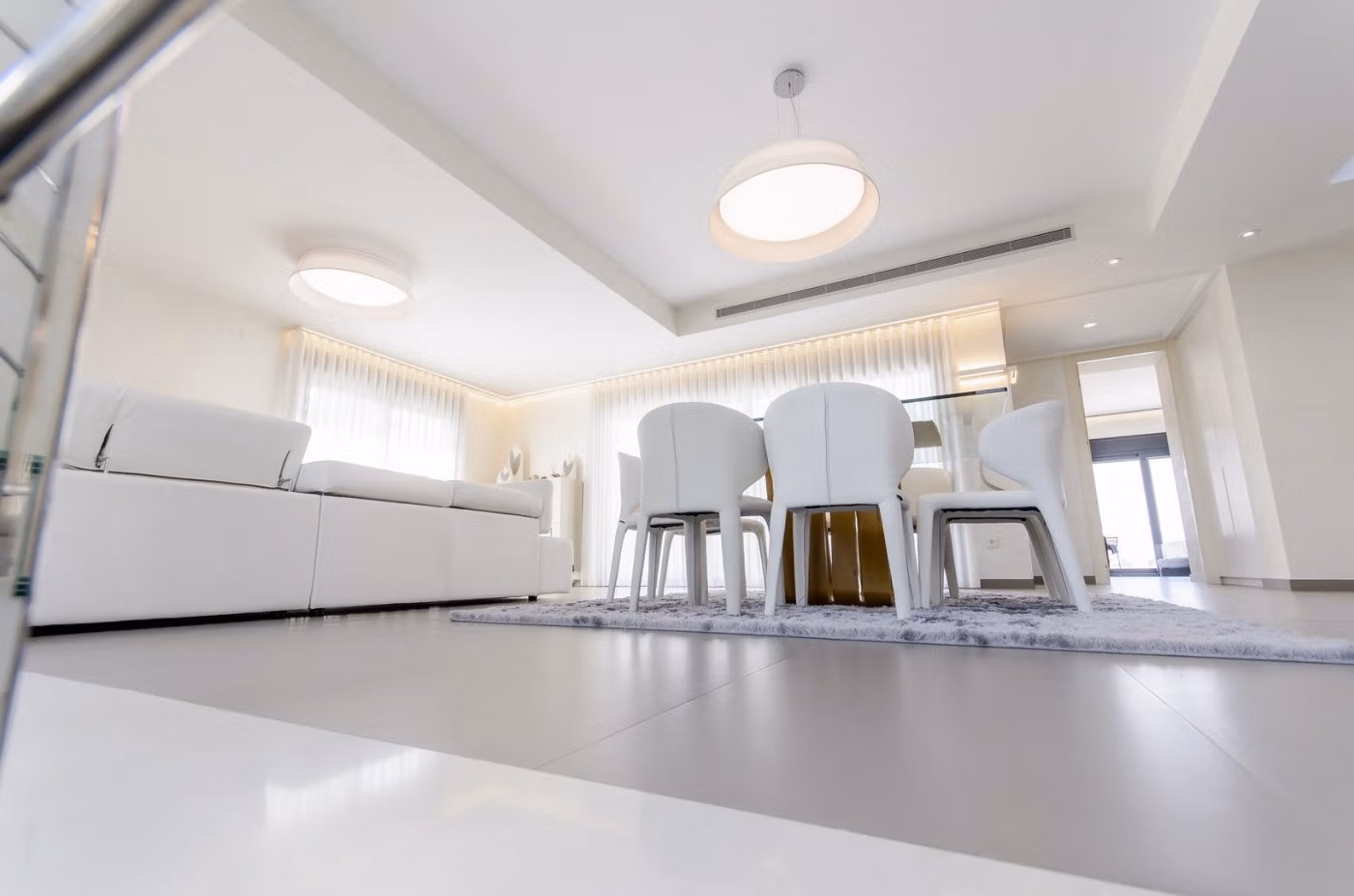 Elegante villa de obra nueva con piscina privada en venta a 250 m de la playa en Campoamor