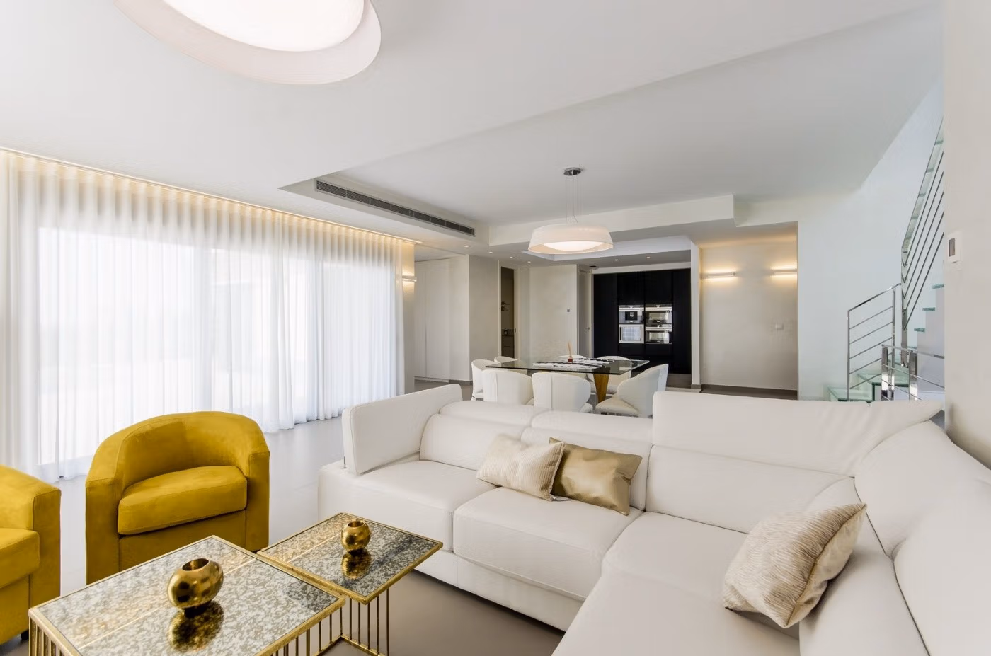 Elegante villa de obra nueva con piscina privada en venta a 250 m de la playa en Campoamor