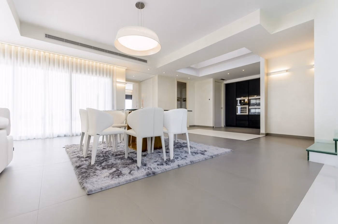 Elegante villa de obra nueva con piscina privada en venta a 250 m de la playa en Campoamor