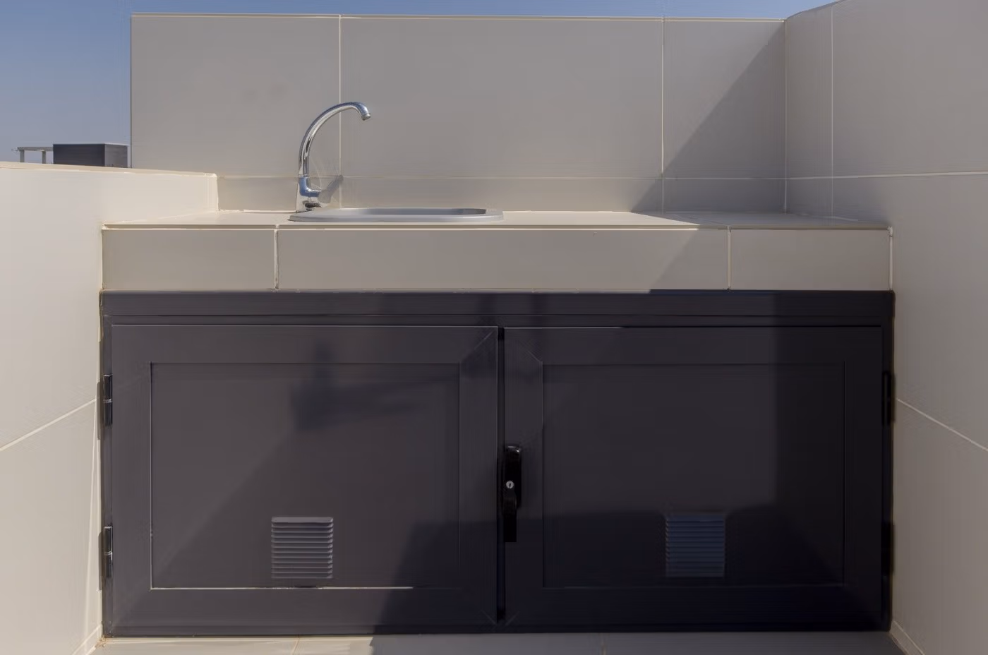 Elegante villa de obra nueva con piscina privada en venta a 250 m de la playa en Campoamor