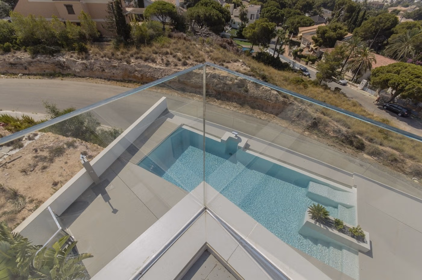 Elegante villa de obra nueva con piscina privada en venta a 250 m de la playa en Campoamor