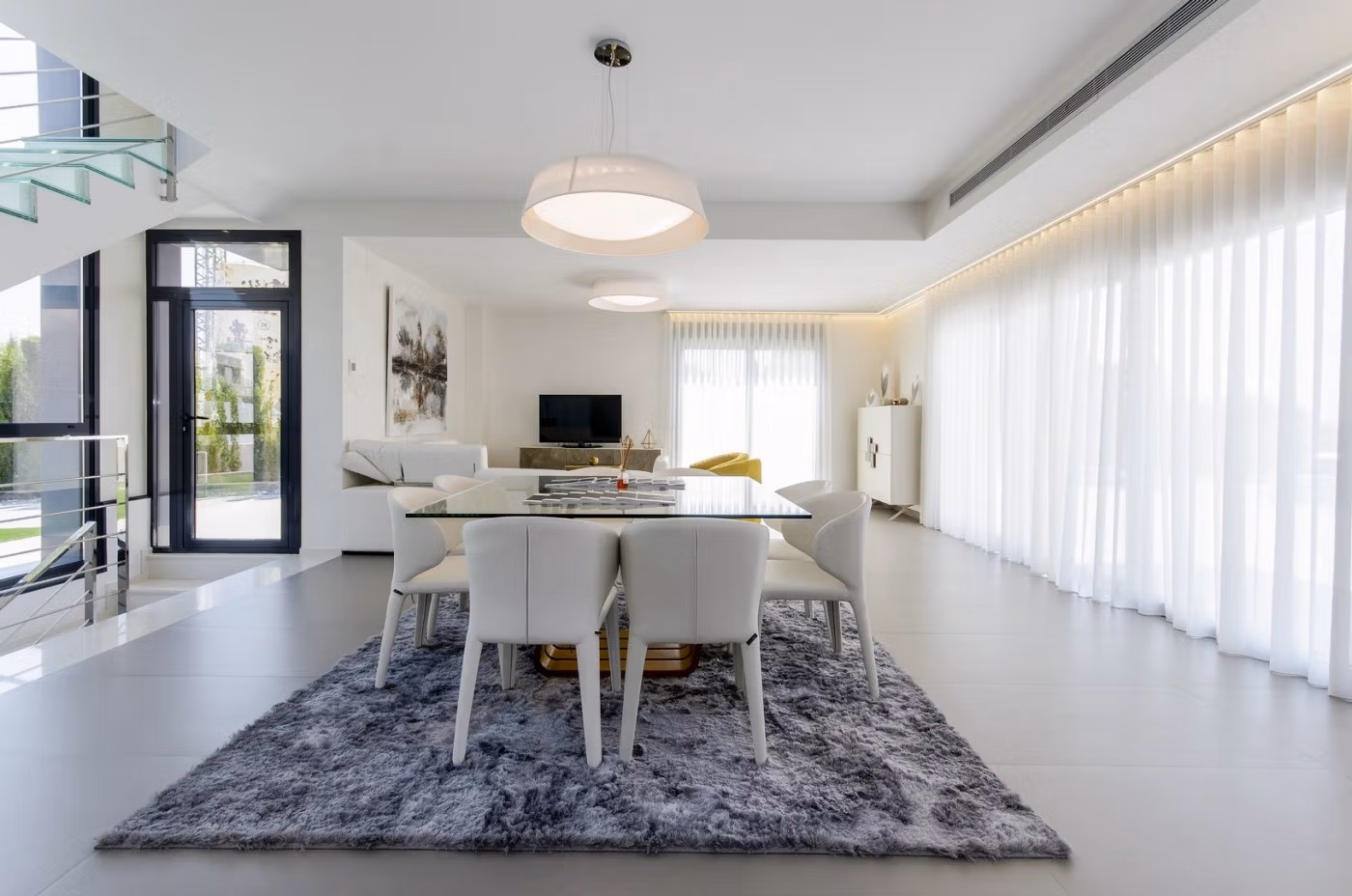 Elegante villa de obra nueva con piscina privada en venta a 250 m de la playa en Campoamor