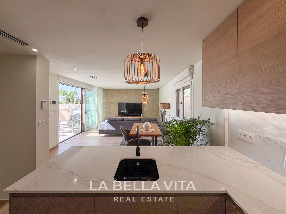 Bright open-plan kitchen and living area with modern fixtures in elegant single-storey villa in Benijófar, Costa Blanca