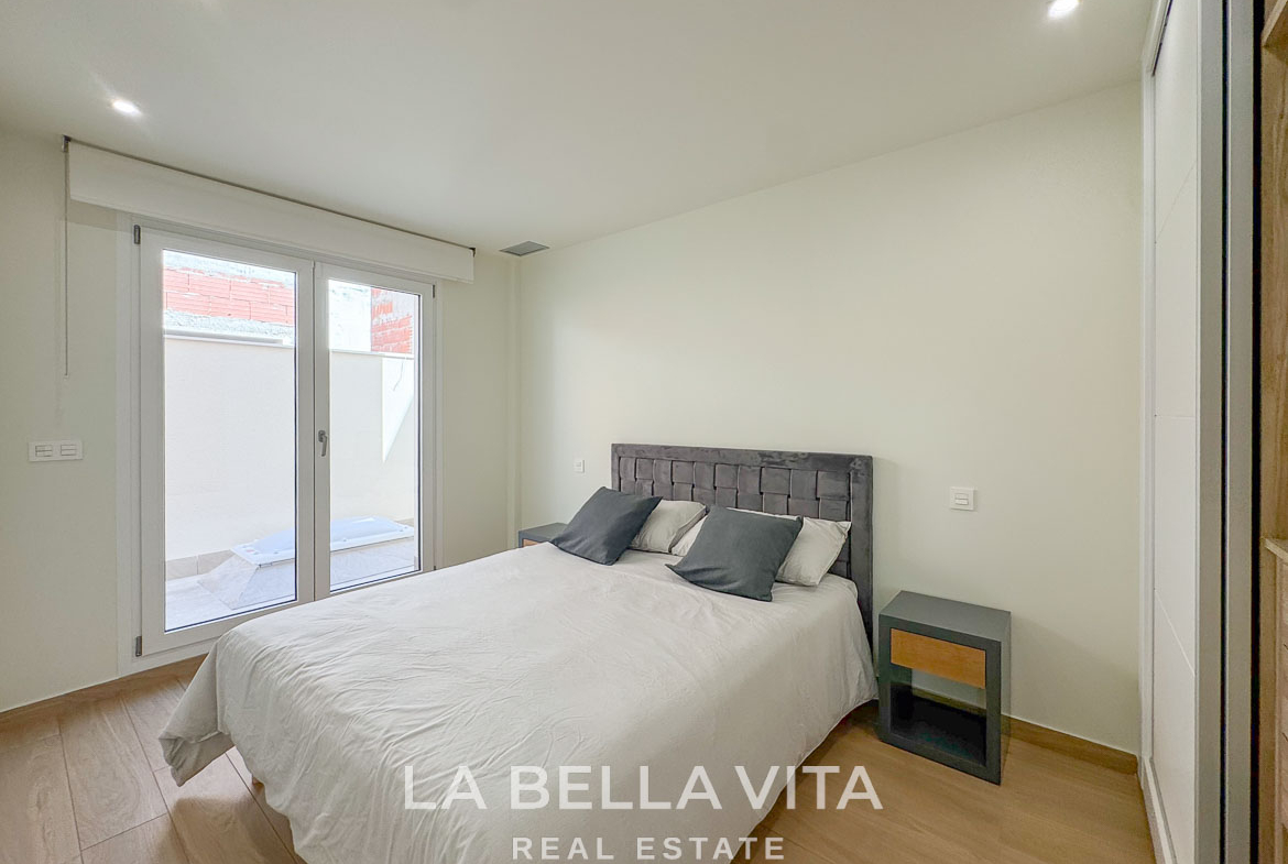 Bright, modern bedroom with minimalist decor and natural light in elegant single-storey villa, Benijófar, Costa Blanca.