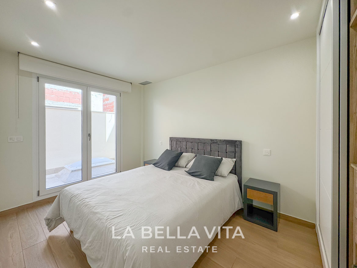 Bright, modern bedroom with minimalist decor and natural light in elegant single-storey villa, Benijófar, Costa Blanca.