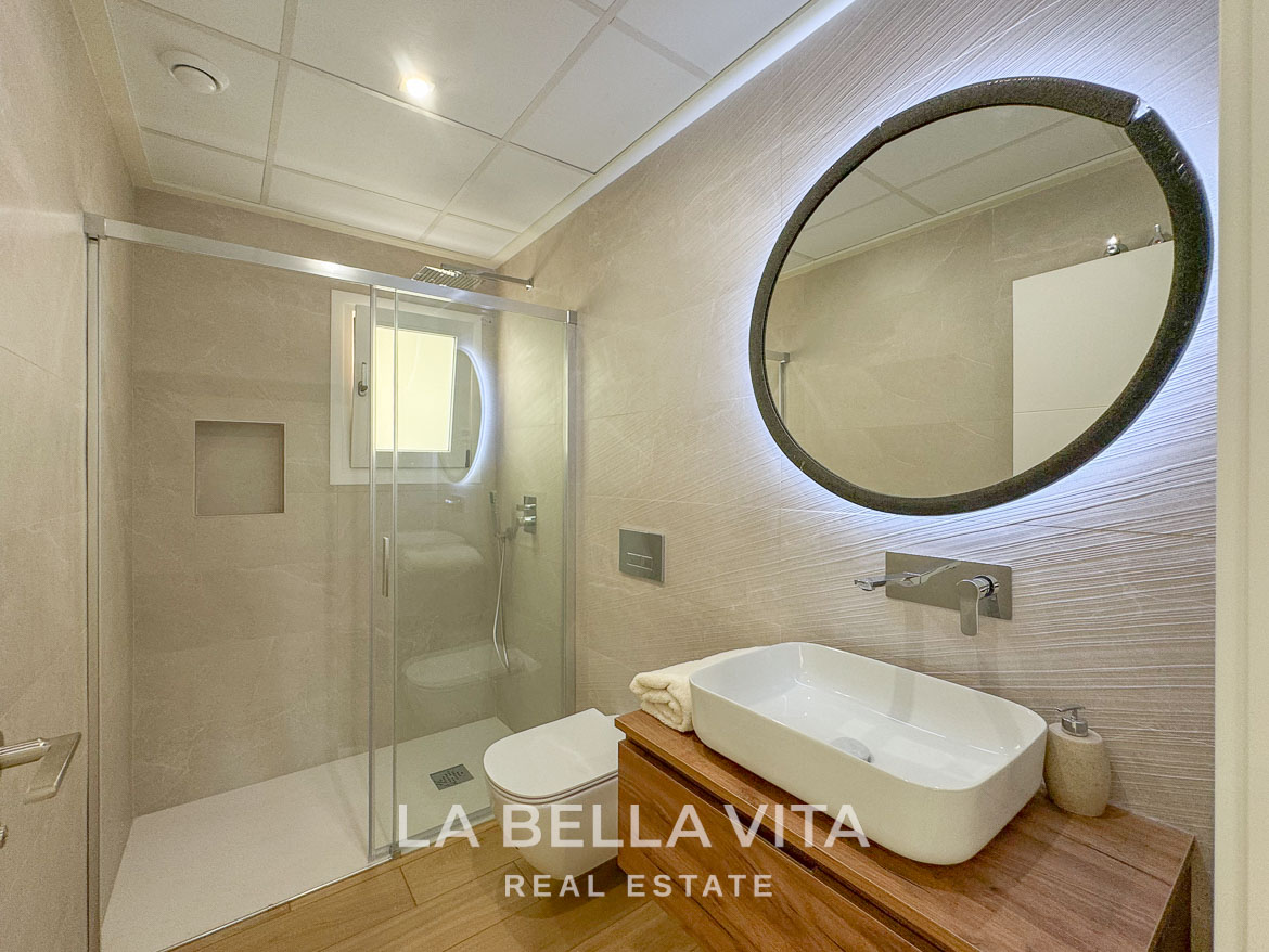 Modern, elegant bathroom with illuminated mirror and walk-in shower in a luxury single-storey villa in Benijófar, Costa Blanca.