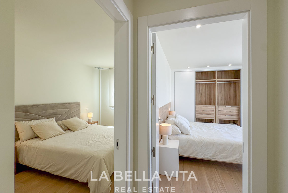 Bright and elegant twin bedrooms with modern wood flooring in a single-storey villa in Benijófar, Costa Blanca