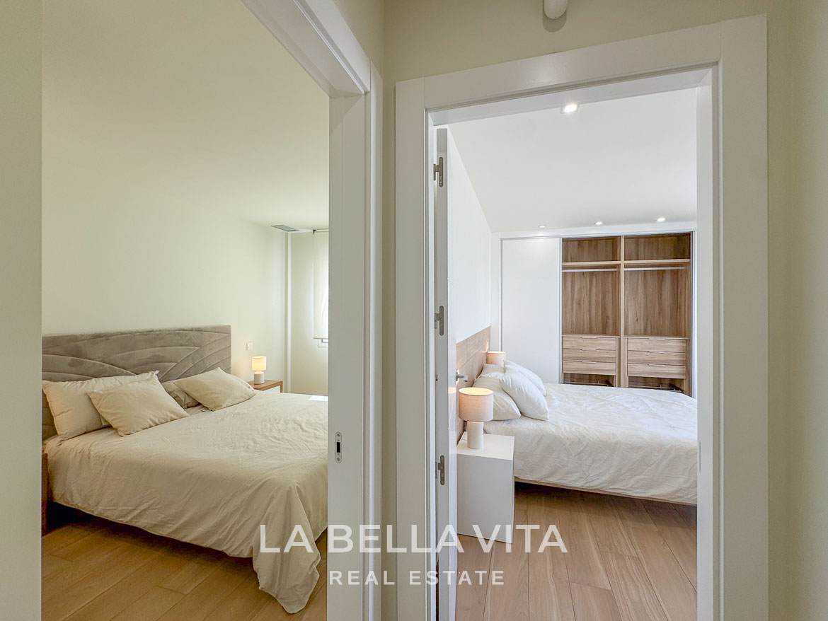 Bright and elegant twin bedrooms with modern wood flooring in a single-storey villa in Benijófar, Costa Blanca