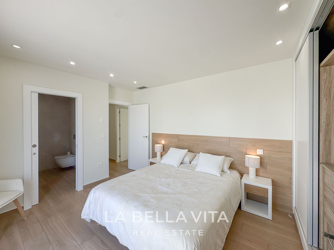 Bright and elegant bedroom with modern furnishings in a single-storey new build villa in Benijófar, Costa Blanca