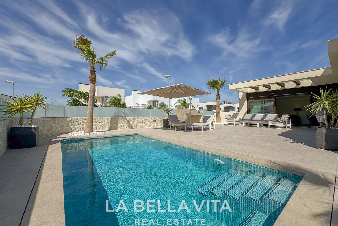 Sun-drenched private pool and sleek terrace of an elegant single-storey new build villa in Benijófar, Costa Blanca