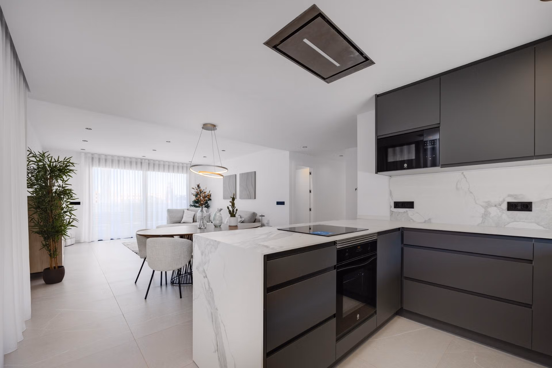 Nieuwbouwvilla met 3 slaapkamers, privézwembad, dakterras en garage te koop in Torrevieja