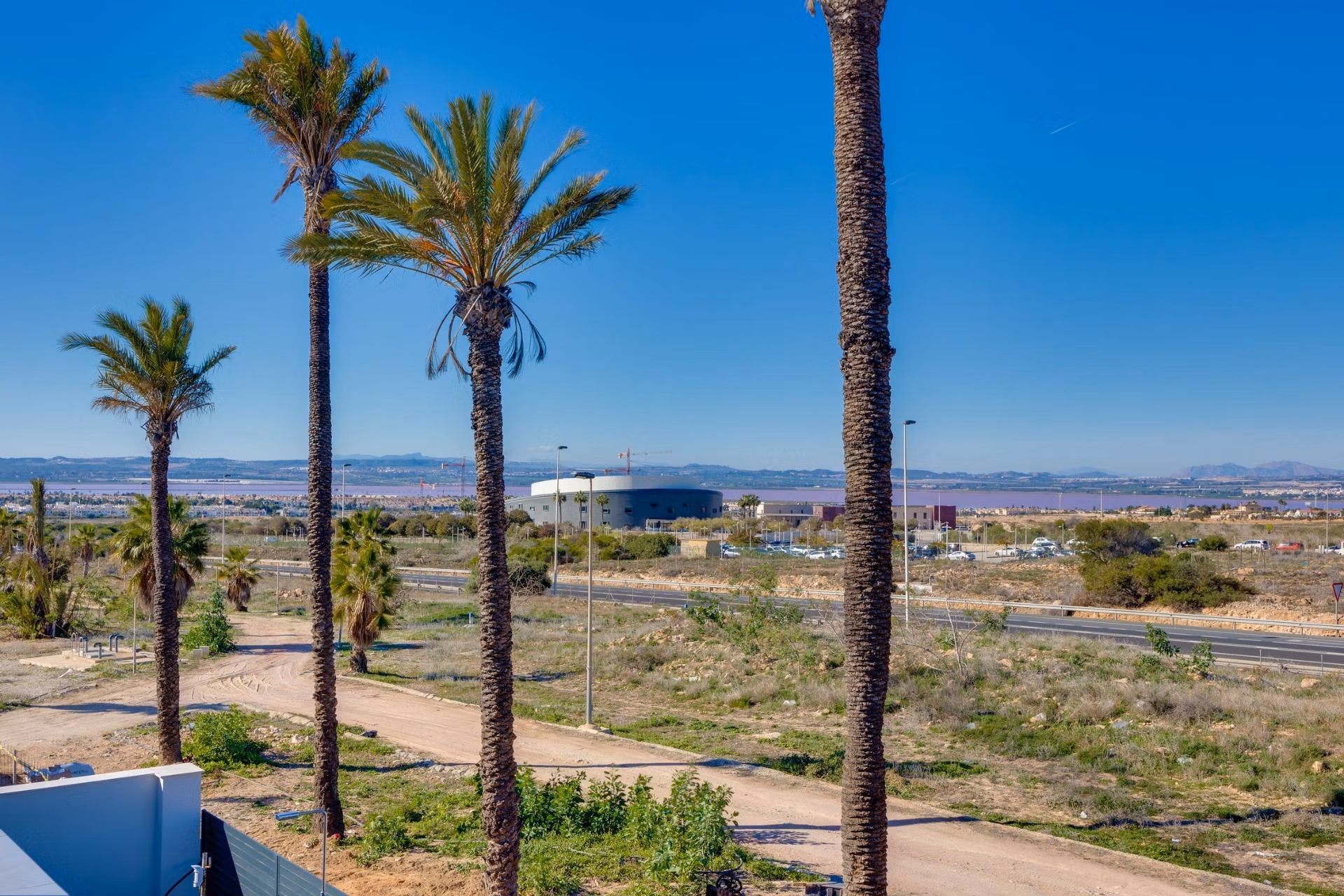 Nieuwbouwvilla met 3 slaapkamers, privézwembad, dakterras en garage te koop in Torrevieja