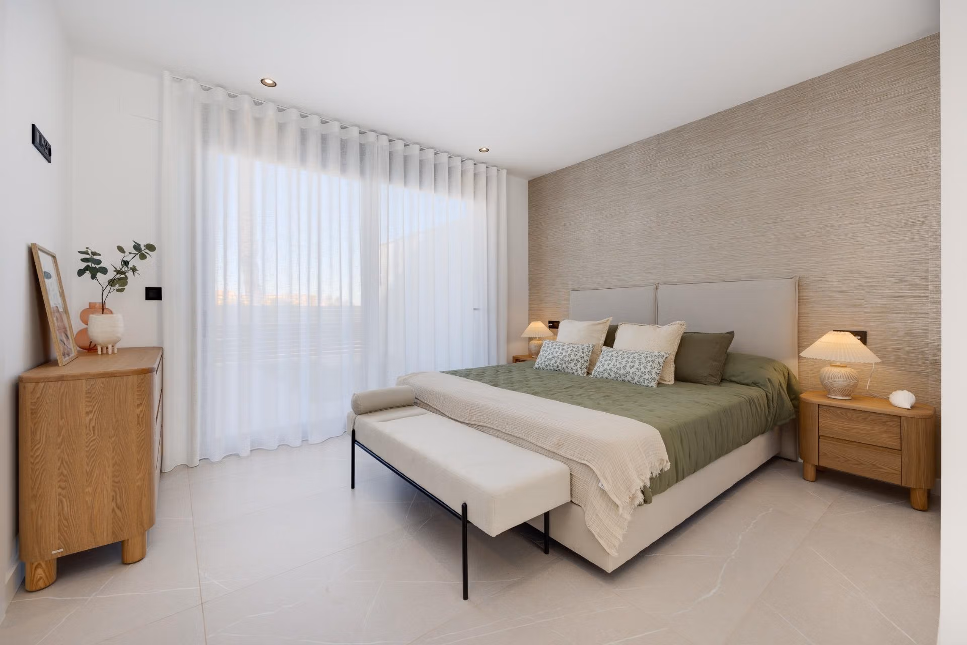 Nieuwbouwvilla met 3 slaapkamers, privézwembad, dakterras en garage te koop in Torrevieja