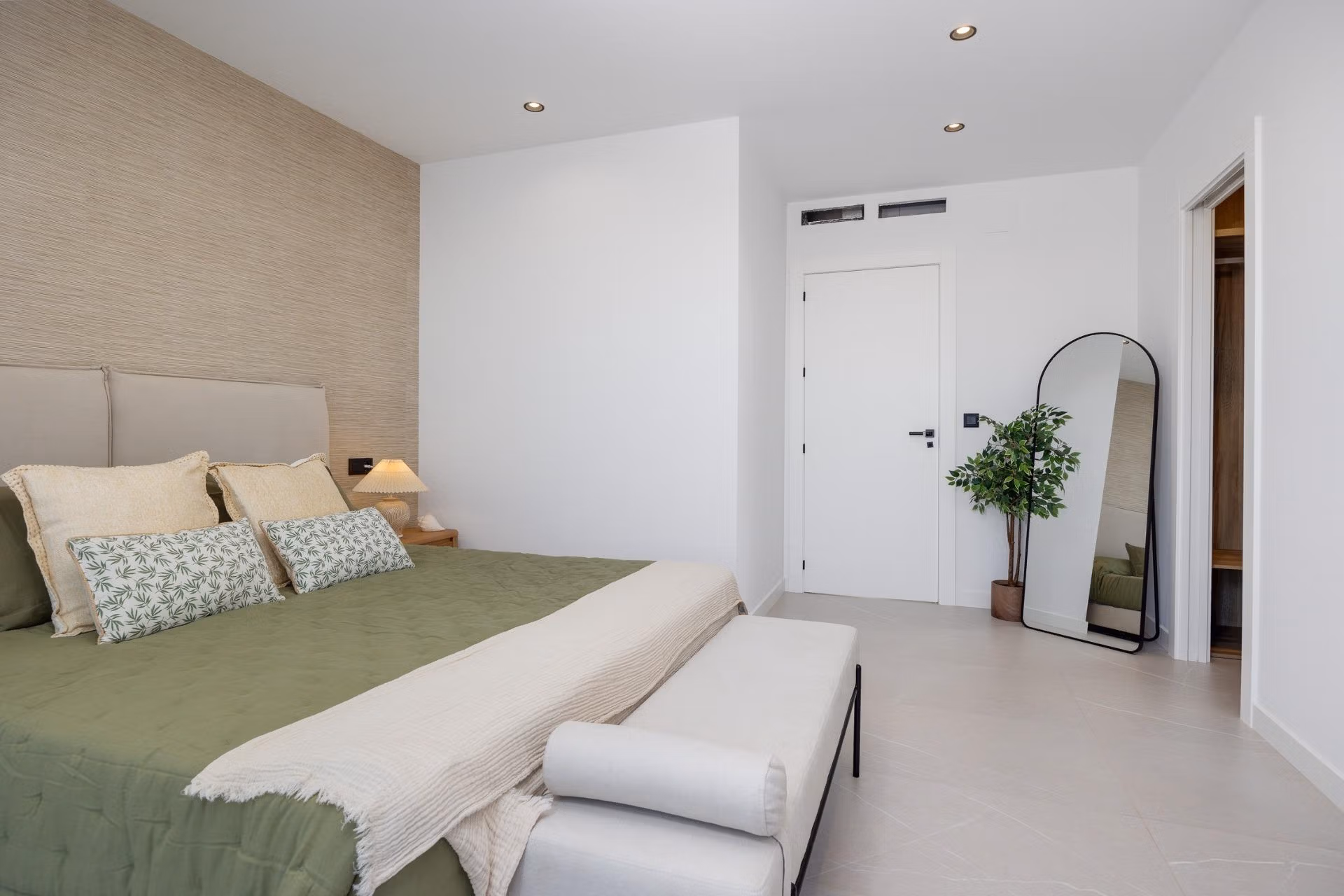 Nieuwbouwvilla met 3 slaapkamers, privézwembad, dakterras en garage te koop in Torrevieja