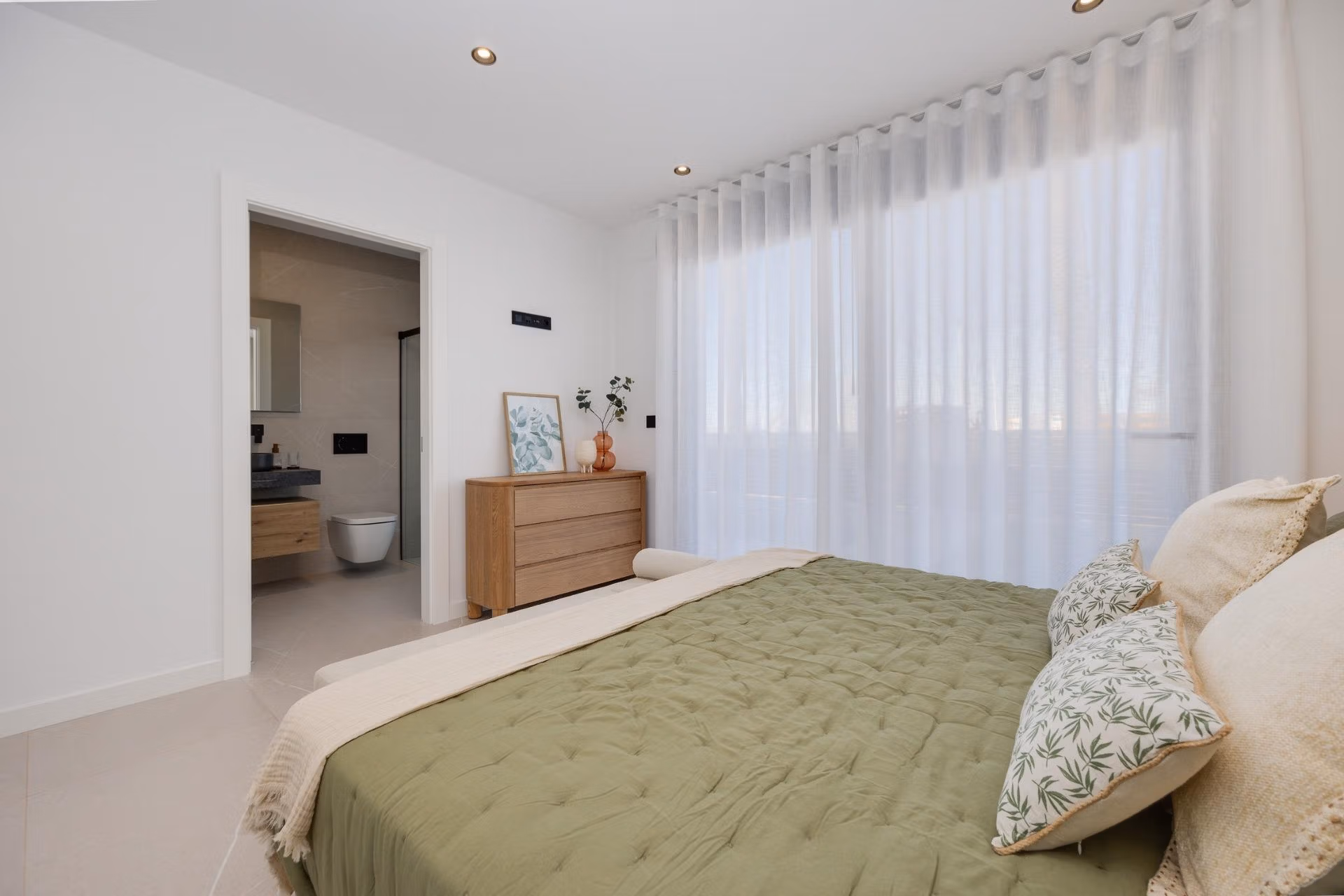 Nieuwbouwvilla met 3 slaapkamers, privézwembad, dakterras en garage te koop in Torrevieja