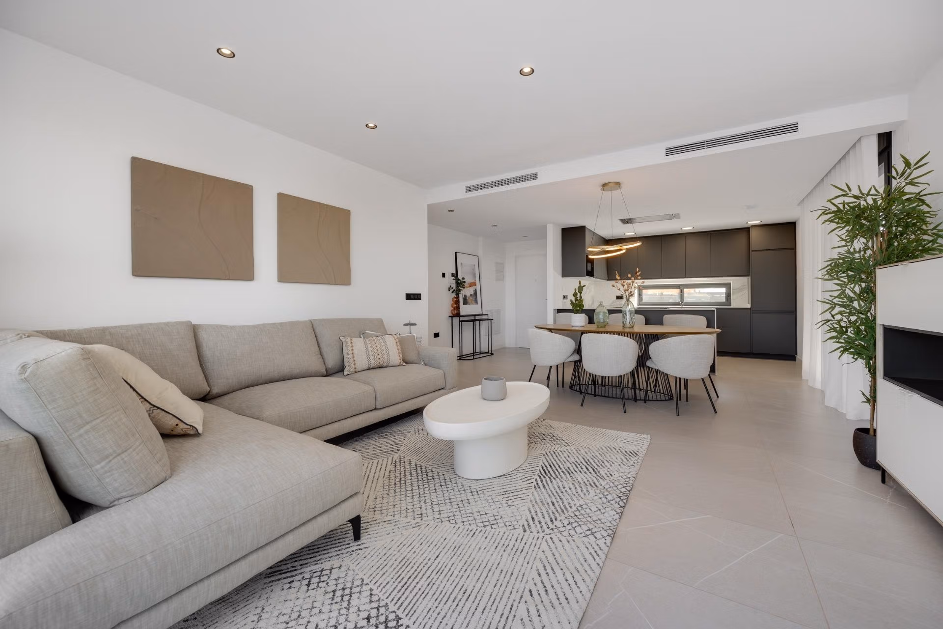 Nieuwbouwvilla met 3 slaapkamers, privézwembad, dakterras en garage te koop in Torrevieja