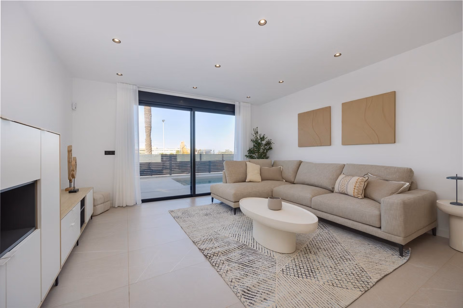 Nieuwbouwvilla met 3 slaapkamers, privézwembad, dakterras en garage te koop in Torrevieja