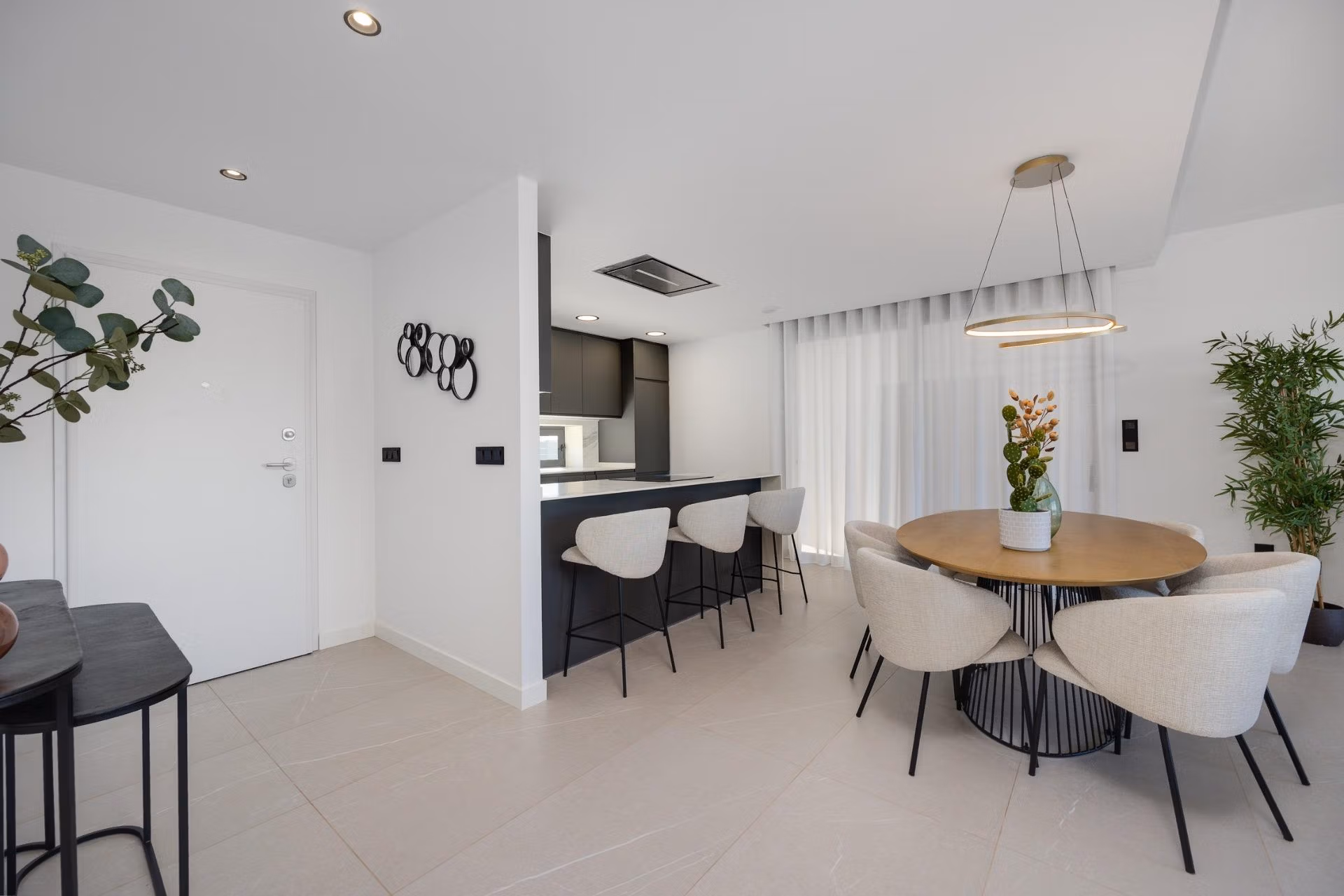 Nieuwbouwvilla met 3 slaapkamers, privézwembad, dakterras en garage te koop in Torrevieja