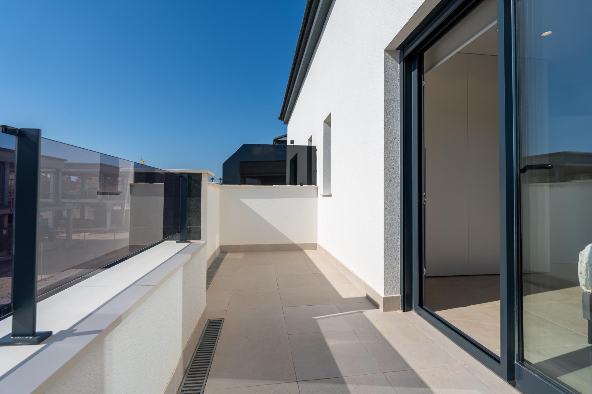 Modern New Build 3 Bedroom Townhouse with Private Garden for Sale in Gran Alacant