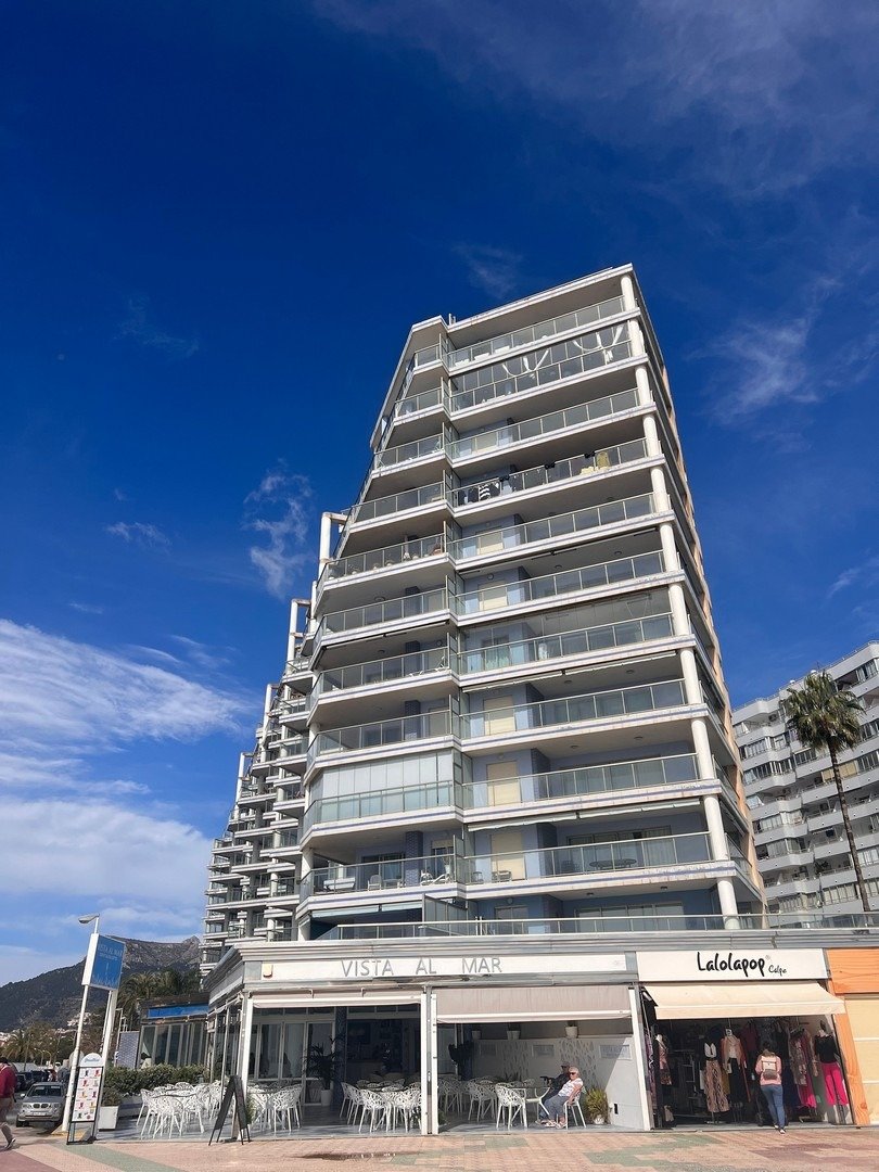 Luxury 3 Bedroom Penthouse with Sea Views and 161 m² Solarium for Sale in Calpe