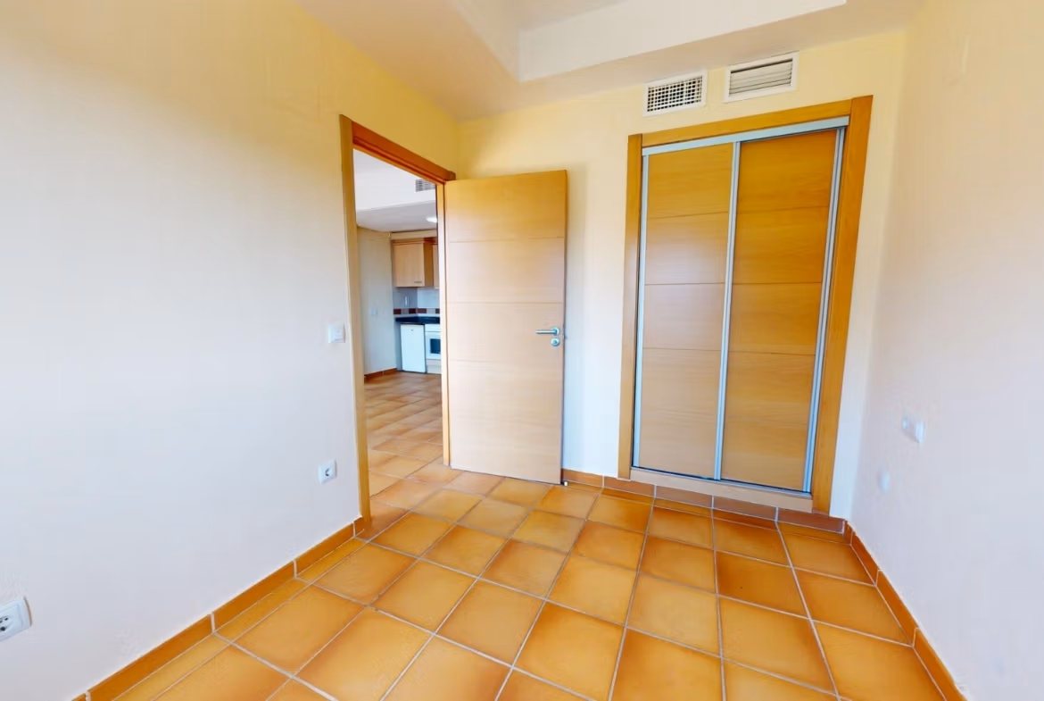 Bright, spacious 2-bedroom penthouse with terracotta flooring and built-in closets near Archena, Murcia, ready to move in.