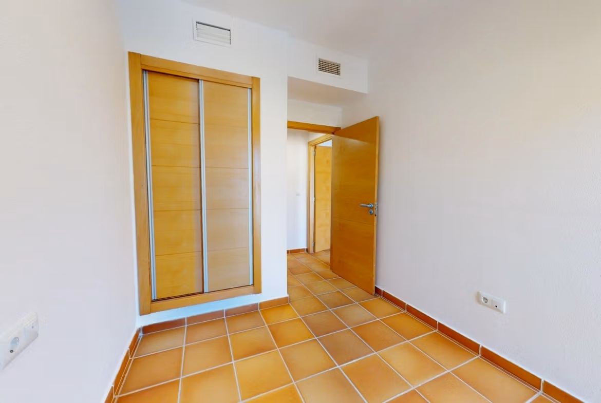 Bright, spacious bedroom with terracotta flooring in a key-ready 2 bedroom penthouse near Archena, Murcia.