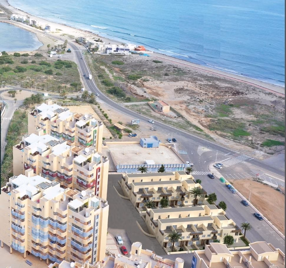 BEAUTIFUL-TOWNHOUSES-IN-LA-MANGA-1 Modern 2 bedroom townhouse complex in La Manga del Mar Menor with bright terraces and panoramic sea views.