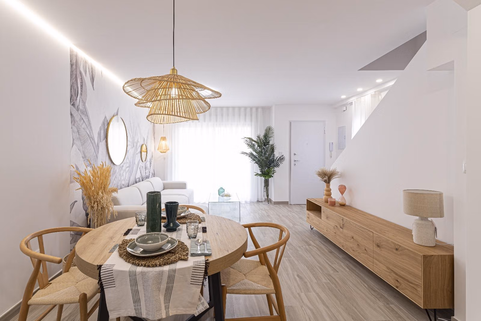 BEAUTIFUL-TOWNHOUSES-IN-LA-MANGA-4 Bright open-plan dining and living area with modern wooden furniture in a spacious 3-bedroom townhouse in La Manga del Mar Menor.