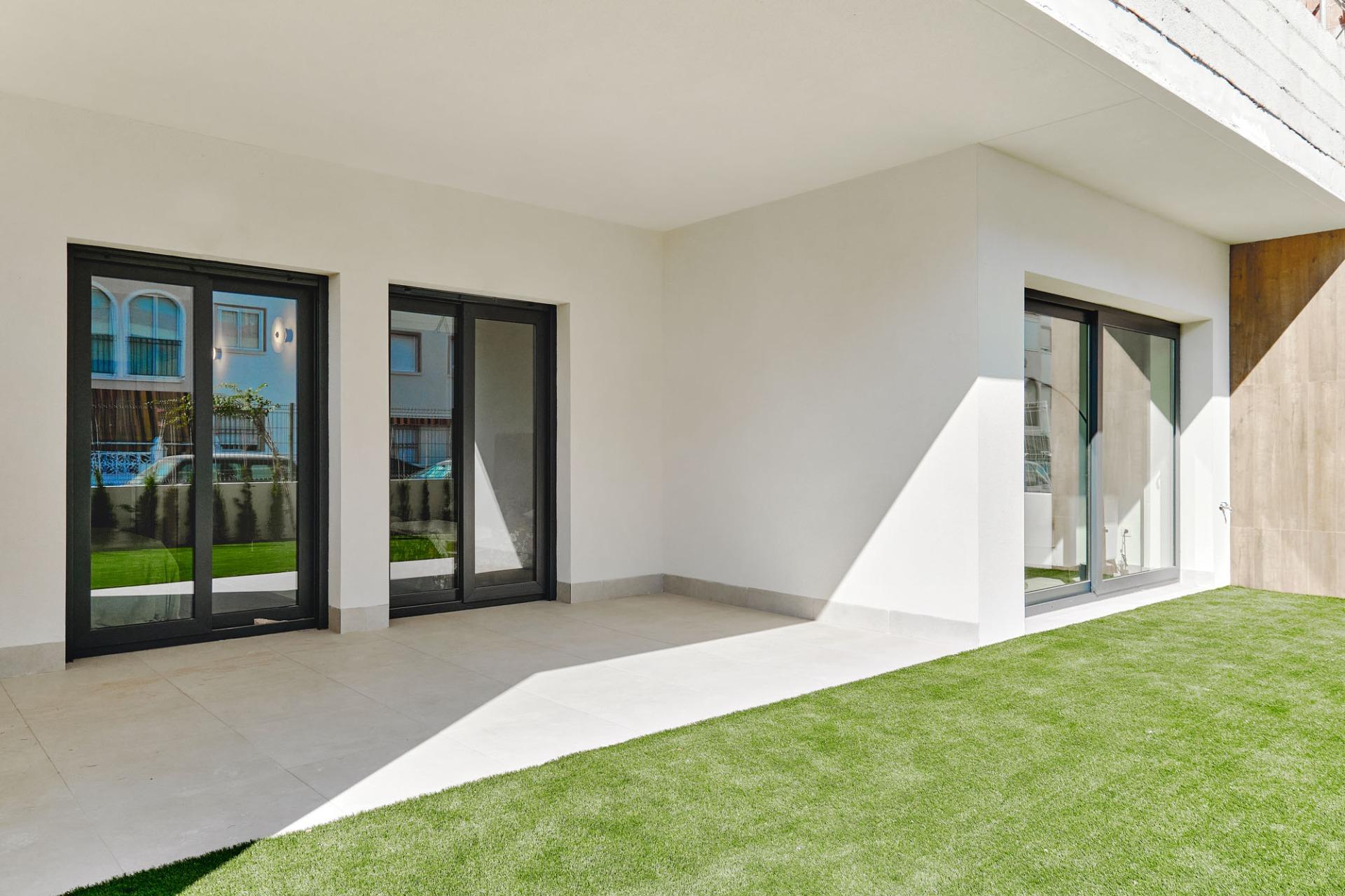 Modern New Build 2 Bedroom Ground Floor Apartment with Garden for Sale in Torrevieja – Just 250m from the Sea