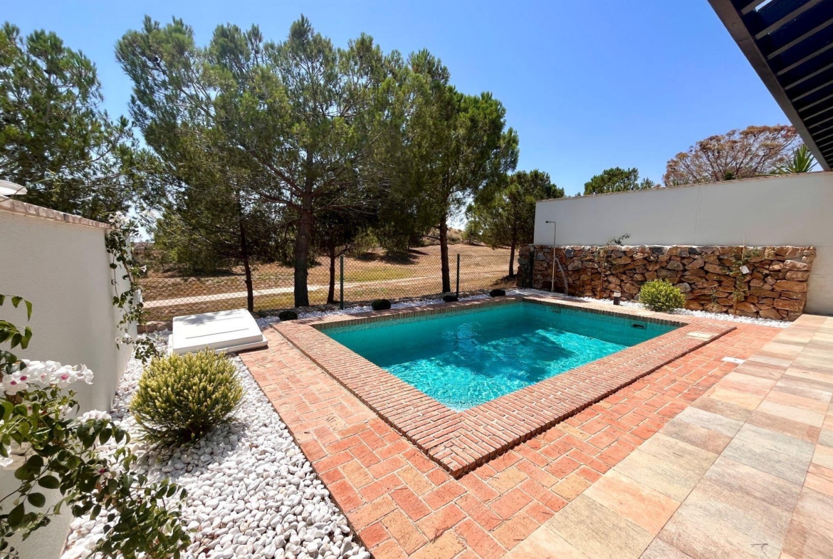 Elegant-One-Level-Townhouses-with-Private-Pool-in-Peraleja-Golf-Resort-–-Costa-Calida-12