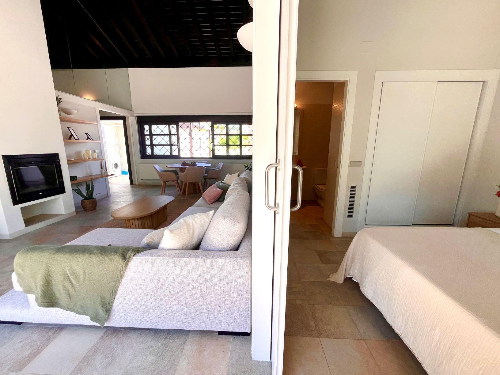 Elegant-One-Level-Townhouses-with-Private-Pool-in-Peraleja-Golf-Resort-–-Costa-Calida-16 Elegant Single-Storey Townhouse with Private Pool and Fireplace for Sale at Peraleja Golf Resort, Sucina