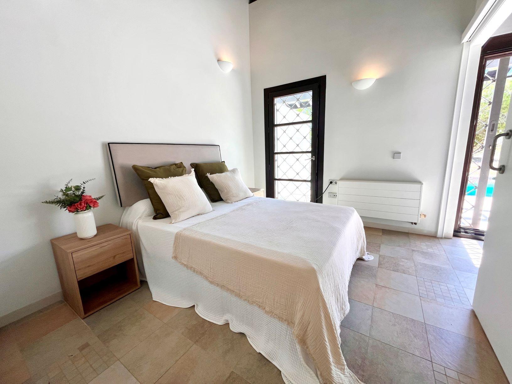 Elegant-One-Level-Townhouses-with-Private-Pool-in-Peraleja-Golf-Resort-–-Costa-Calida-19 Elegant Single-Storey Townhouse with Private Pool and Fireplace for Sale at Peraleja Golf Resort, Sucina
