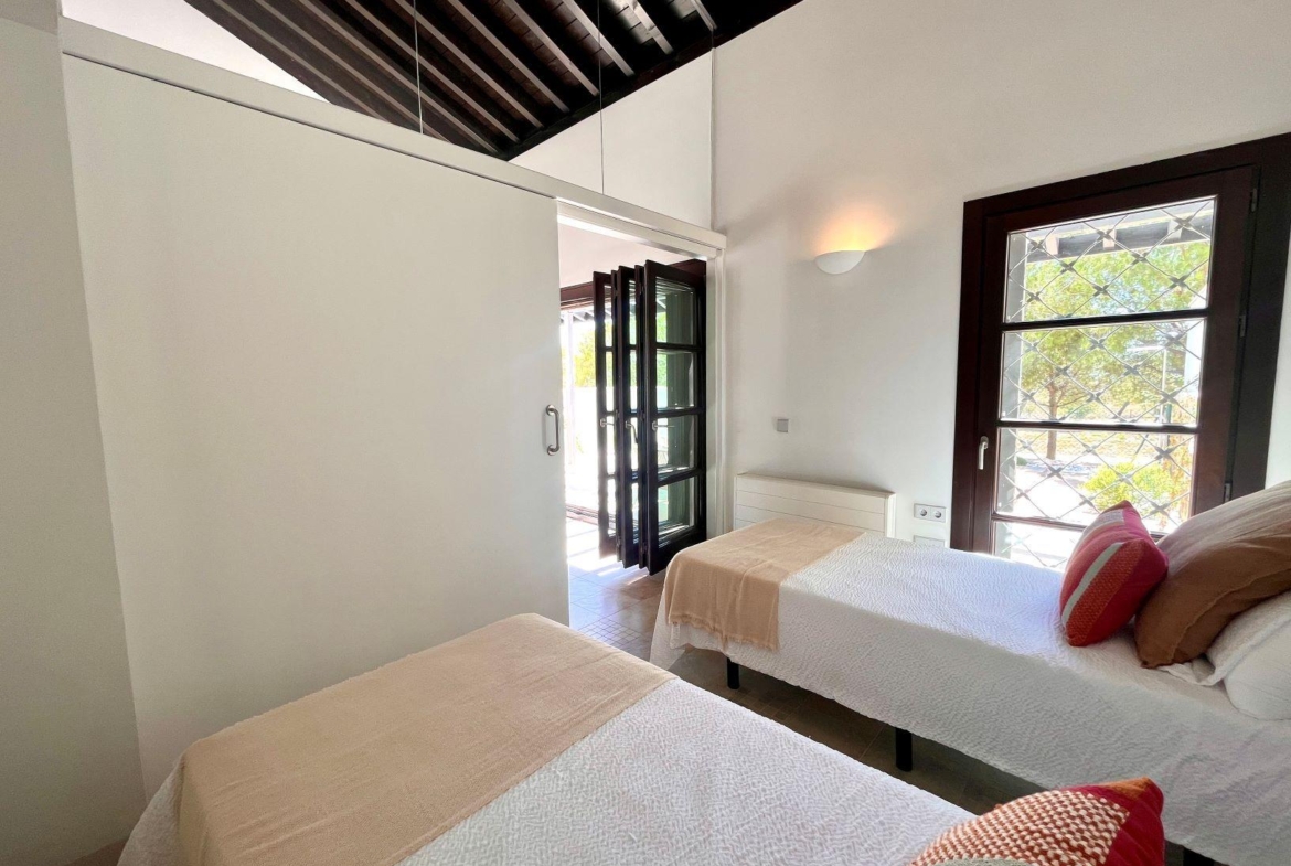 Elegant-One-Level-Townhouses-with-Private-Pool-in-Peraleja-Golf-Resort-–-Costa-Calida-20