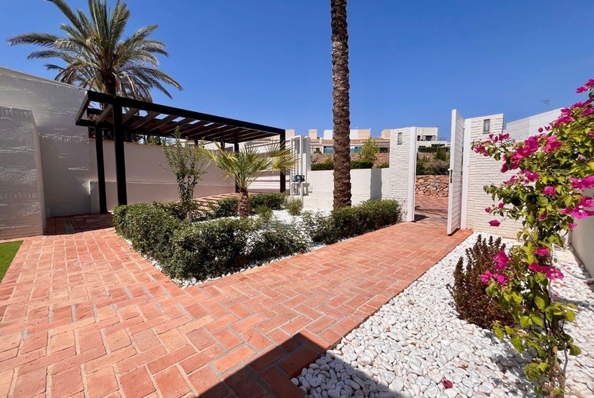 Elegant-One-Level-Townhouses-with-Private-Pool-in-Peraleja-Golf-Resort-–-Costa-Calida-4