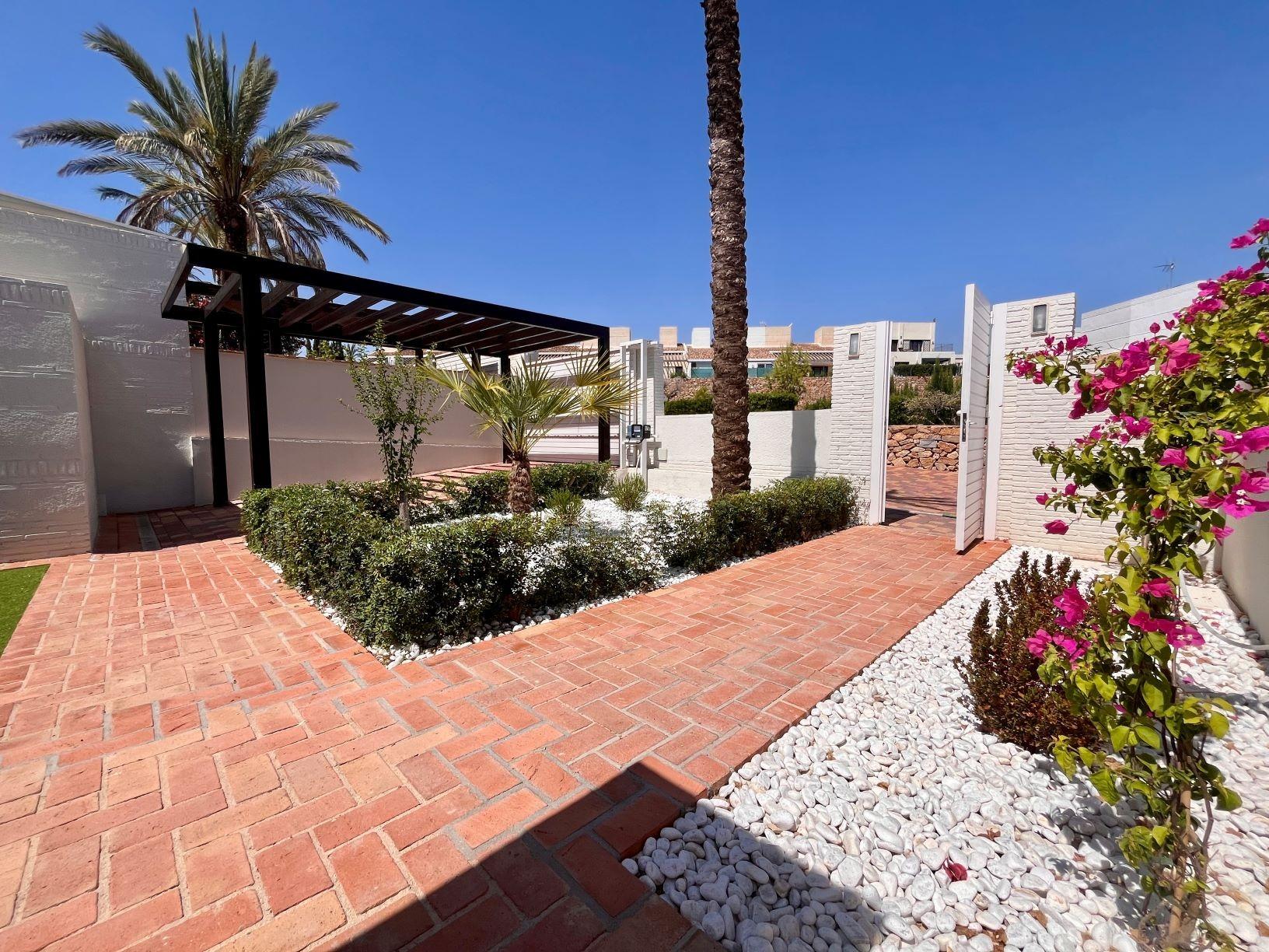 Elegant-One-Level-Townhouses-with-Private-Pool-in-Peraleja-Golf-Resort-–-Costa-Calida-4 Elegant Single-Storey Townhouse with Private Pool and Fireplace for Sale at Peraleja Golf Resort, Sucina