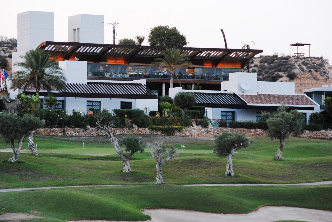Elegant-detached-villas-with-private-pool-at-Peraleja-Golf-Resort-Costa-Calida-11