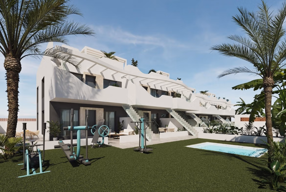 Modern nieuwbouwappartement met 3 slaapkamers op de begane grond, ruime tuin, privézwembad en weelderige beplanting in Pilar de la Horadada