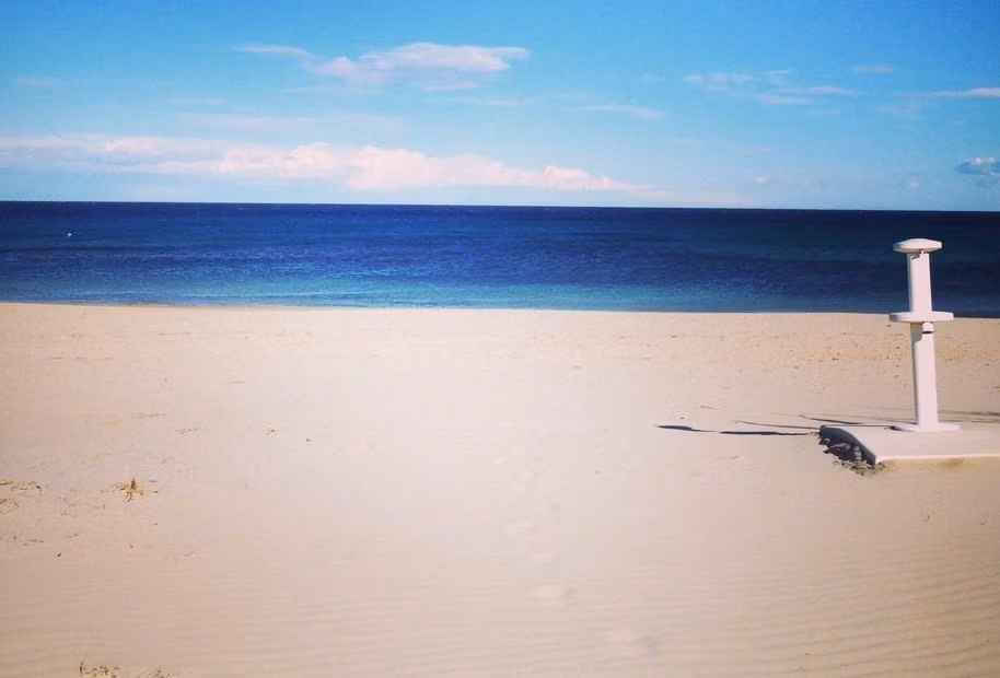 Pristine sandy beach with clear blue sea near the luxury new build 3 bedroom ground floor apartment in Pilar de la Horadada.
