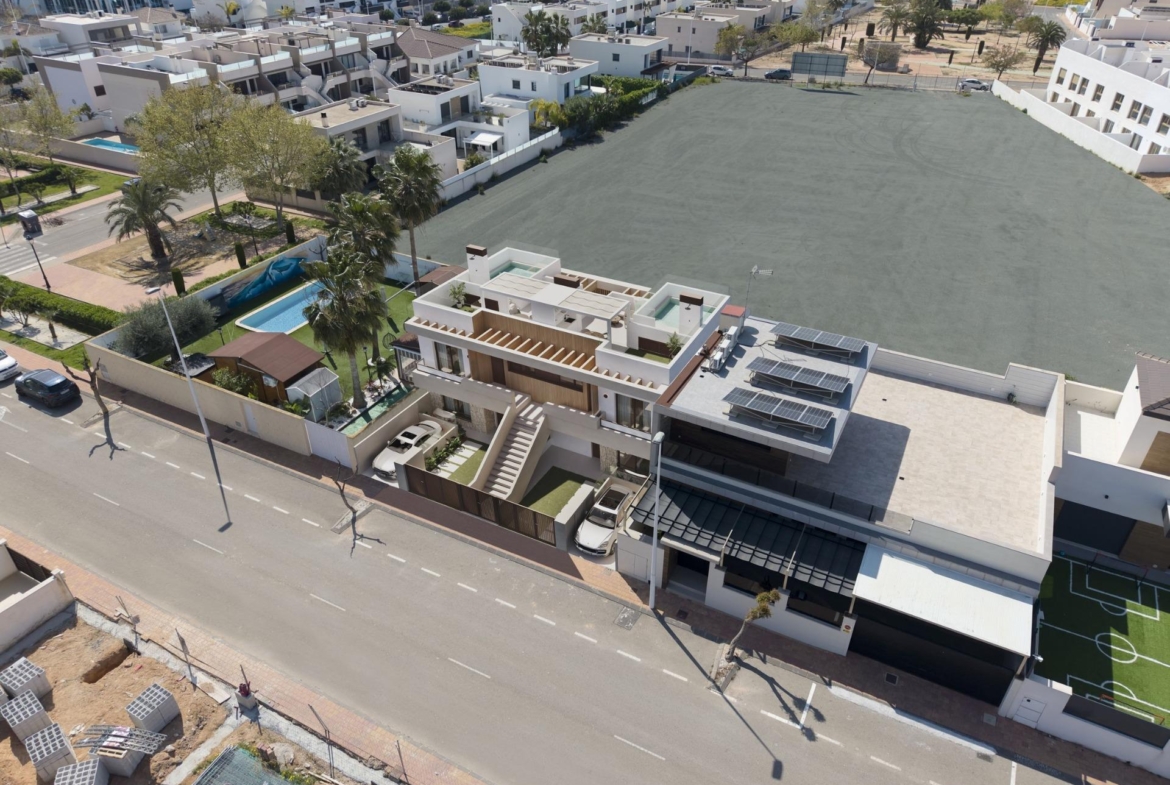 Modern exclusive new build bungalow with private pool and rooftop terrace in sunny San Pedro del Pinatar exterior view