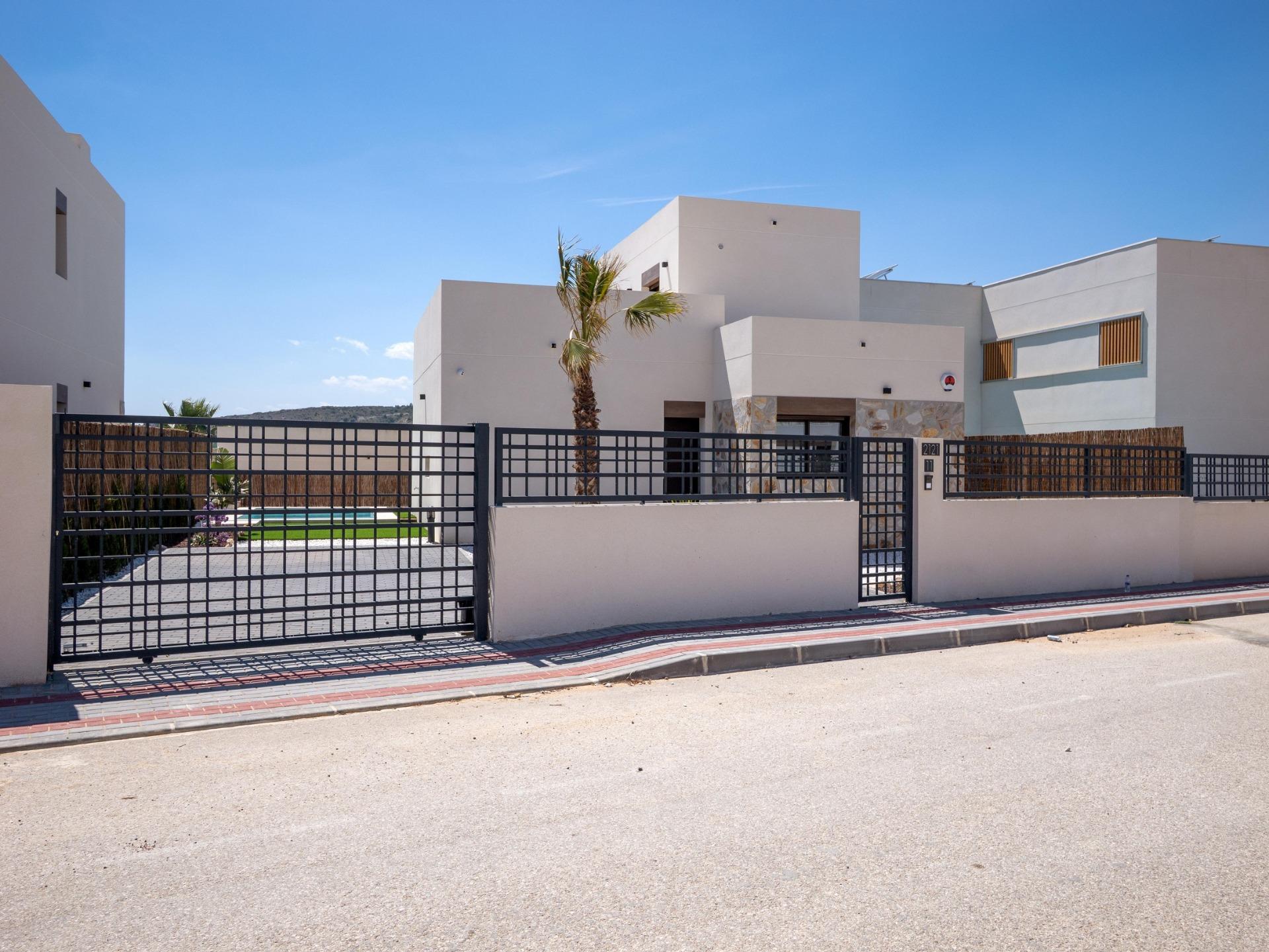 Sophisticated Key Ready 3 Bedroom Villa with Private Pool for Sale in Algorfa, La Finca Golf