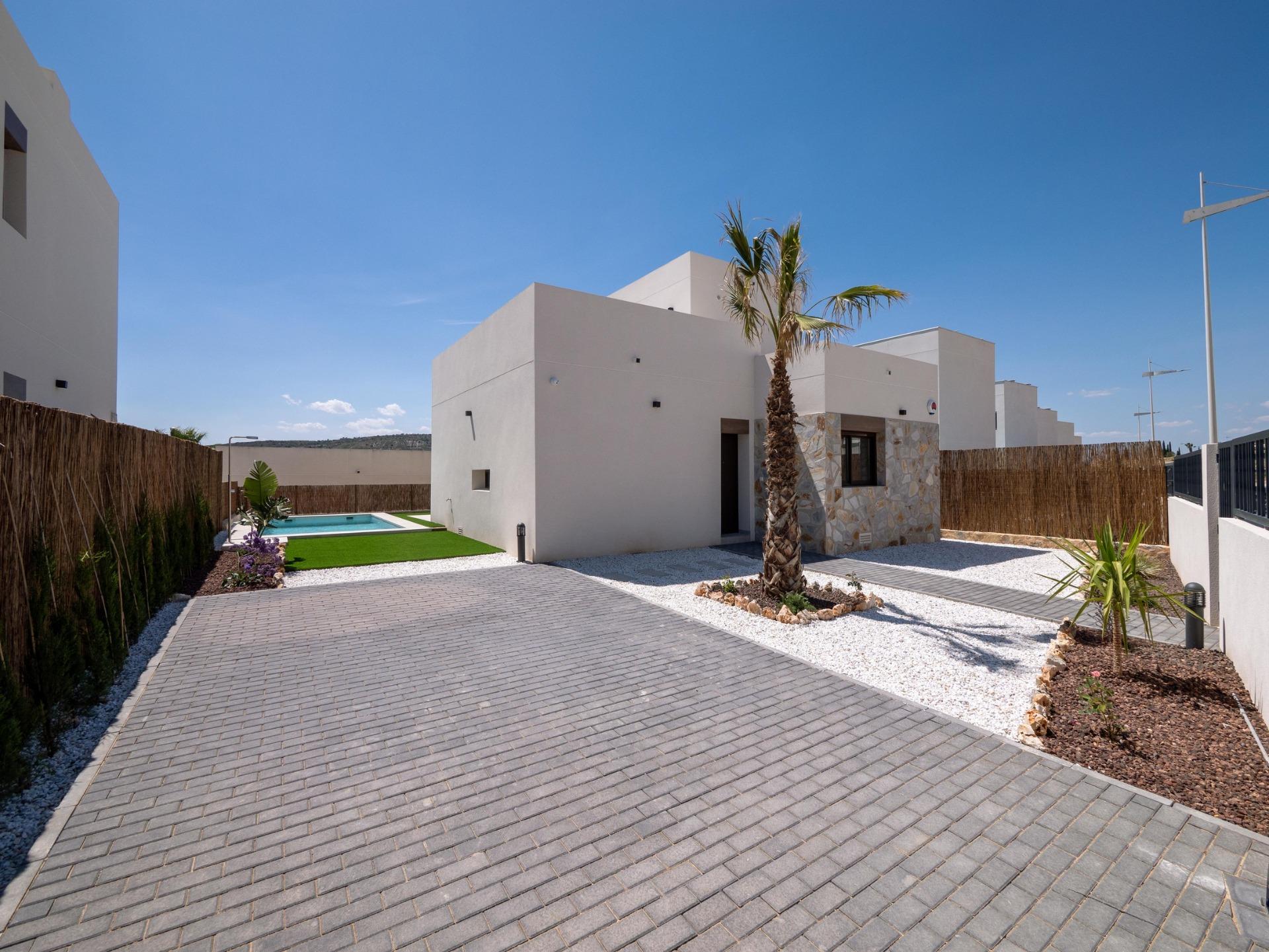 Sophisticated Key Ready 3 Bedroom Villa with Private Pool for Sale in Algorfa, La Finca Golf