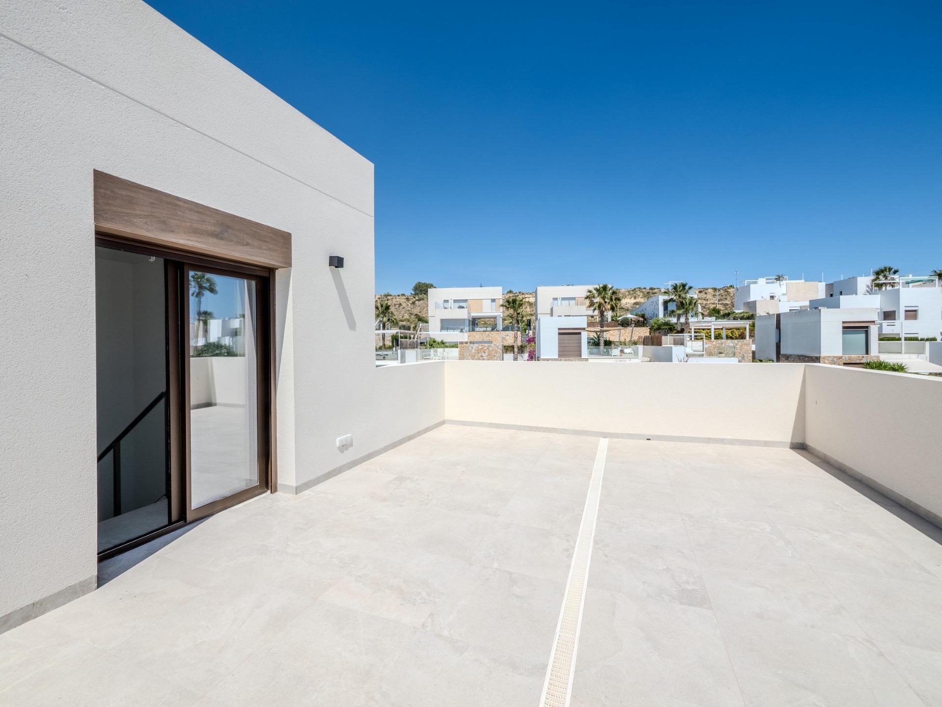 Sophisticated Key Ready 3 Bedroom Villa with Private Pool for Sale in Algorfa, La Finca Golf