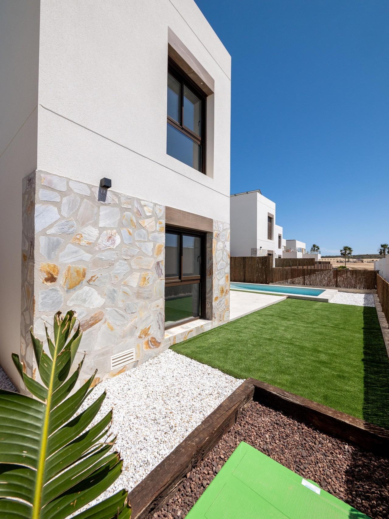 Sophisticated Key Ready 3 Bedroom Villa with Private Pool for Sale in Algorfa, La Finca Golf