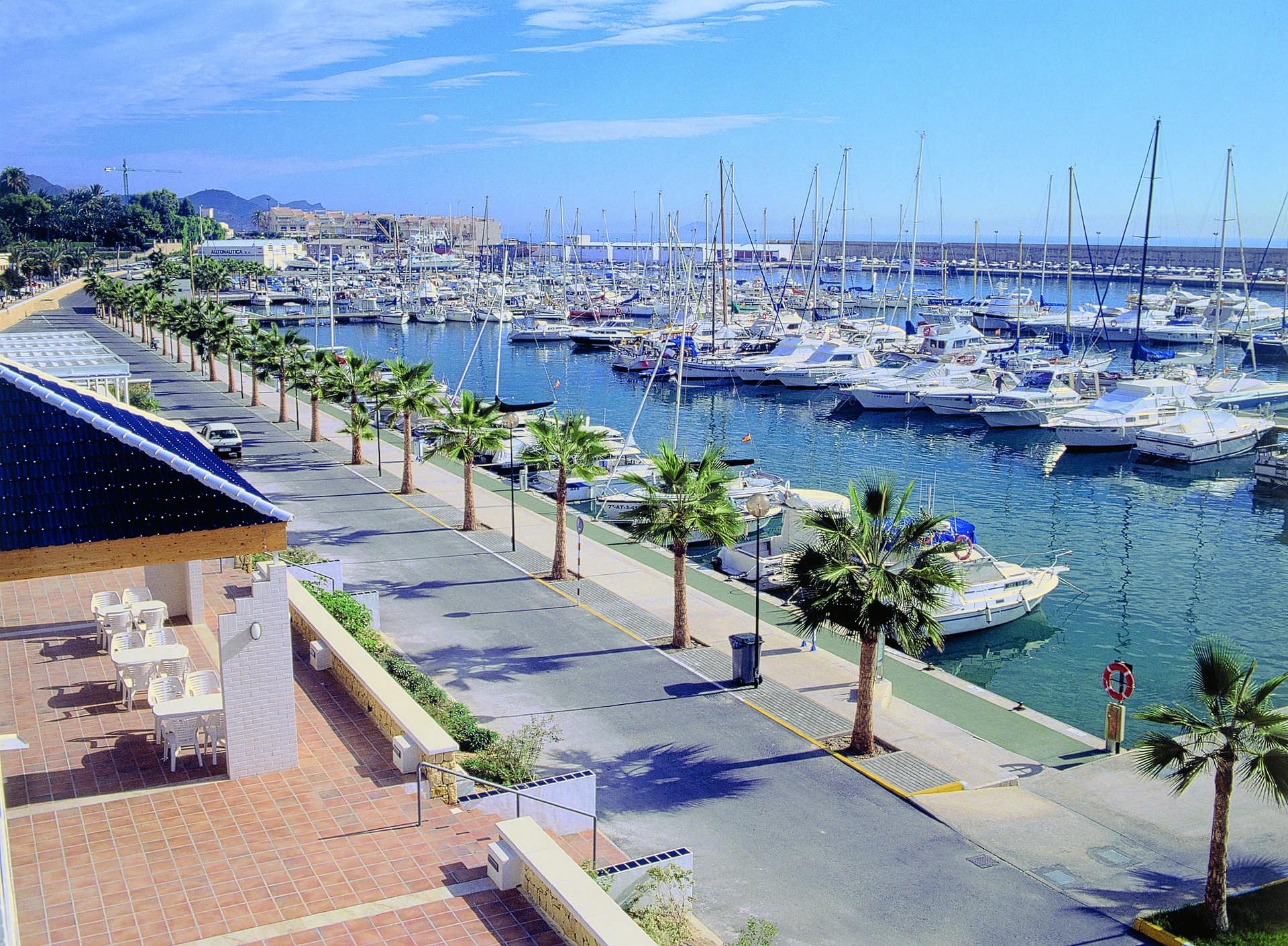 Exclusive-Seafront-Apartments-and-Penthouses-in-Villajoyosa-with-Panoramic-Mediterranean-Views-8 Bright New Build 1 Bedroom Seafront Apartment with Sea Views for Sale in Villajoyosa