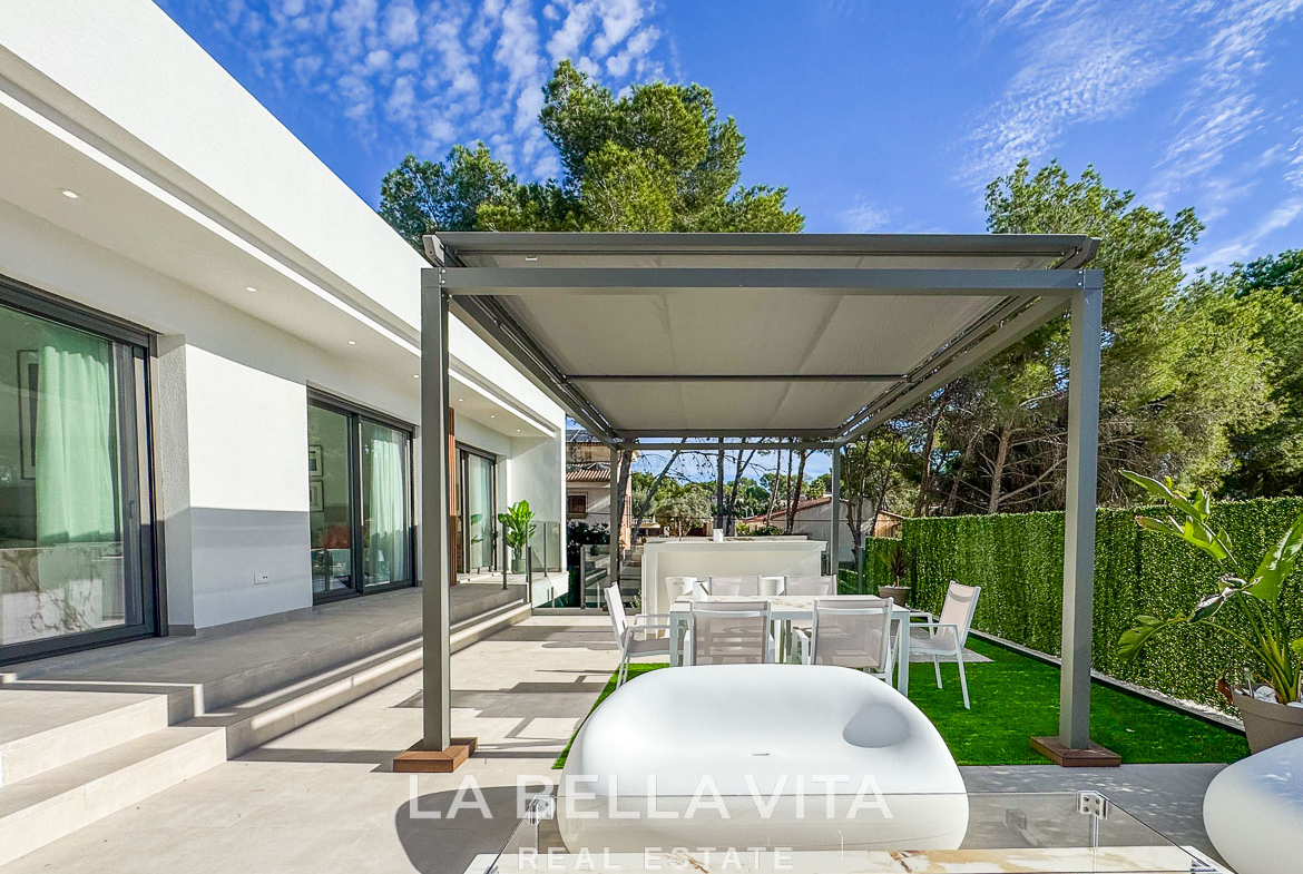 Sunlit modern terrace with sleek outdoor seating and landscaped garden at 3-bedroom villa in Pinar de Campoverde.