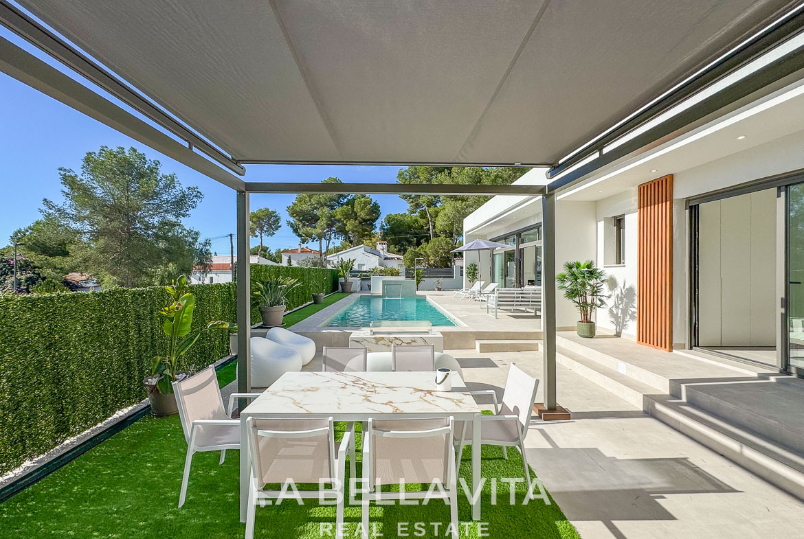 Modern sun-drenched terrace with sleek outdoor dining and private pool at 3-bedroom villa in Pinar de Campoverde