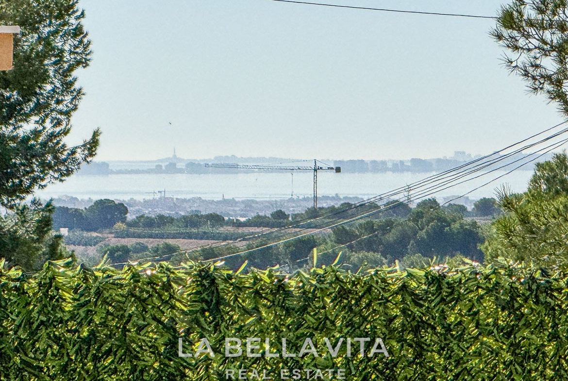 Panoramic sea view framed by lush greenery from the spacious plot of the new 3-bedroom villa in Pinar de Campoverde.
