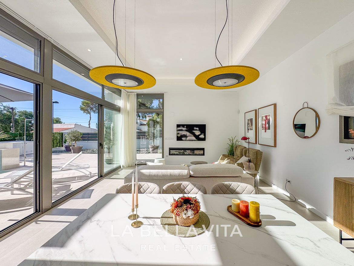 Bright and spacious living room with large windows and modern decor in luxury 3-bedroom villa in Pinar de Campoverde
