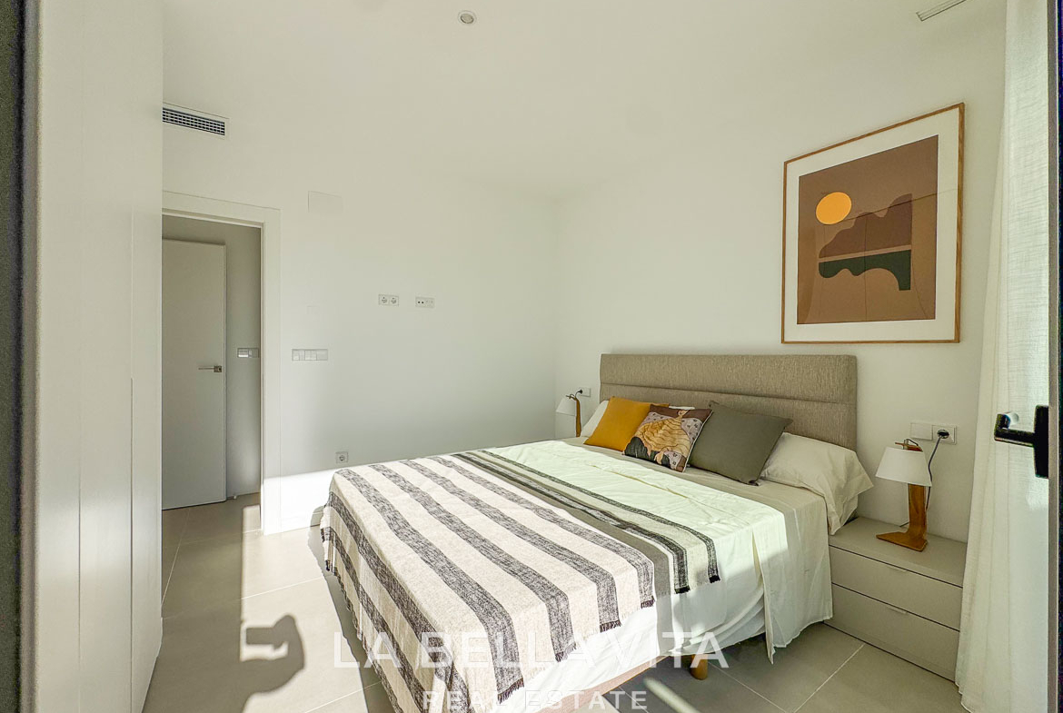 Bright, modern bedroom with minimalist decor in a new build 3 bedroom villa in Pinar de Campoverde