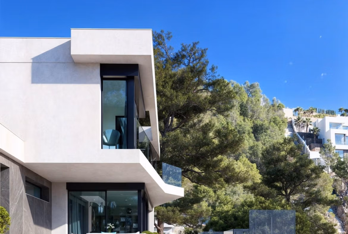 Modern luxury 4-bedroom villa in Benissa Costa with sleek infinity pool, spacious terrace, and breathtaking panoramic sea views.